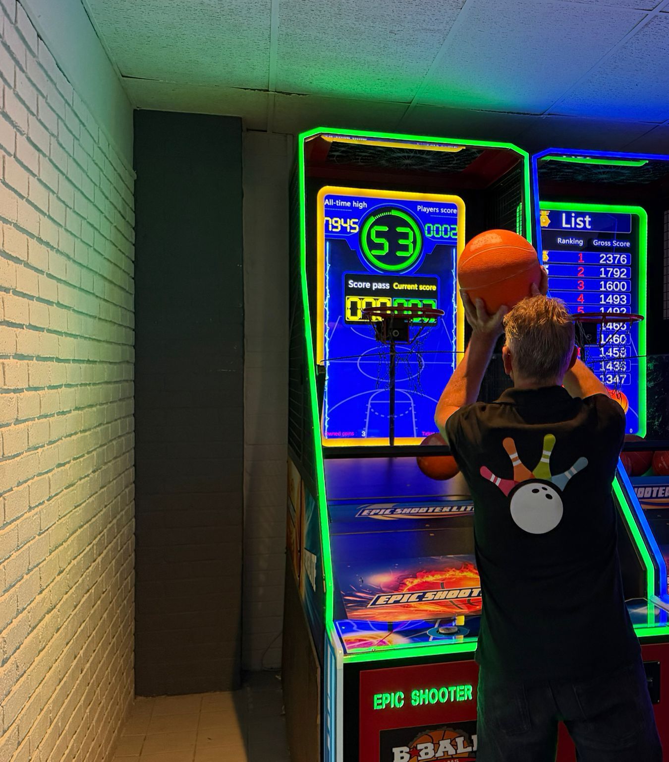 Player competing on a basketball arcade machine